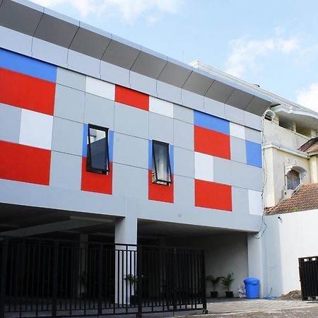 D'Paragon Upn Maguwo Esterno foto