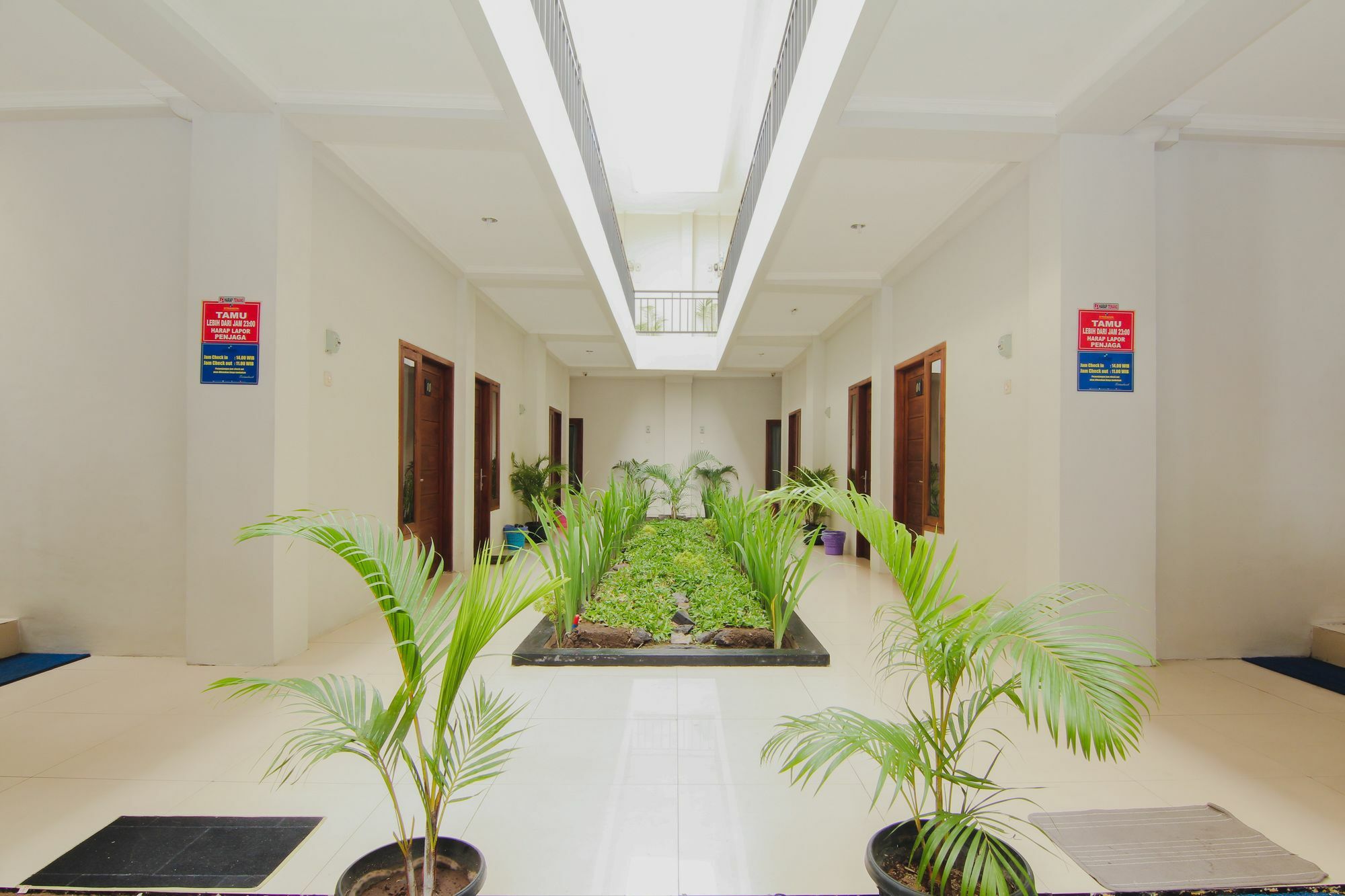 D'Paragon Upn Maguwo Esterno foto